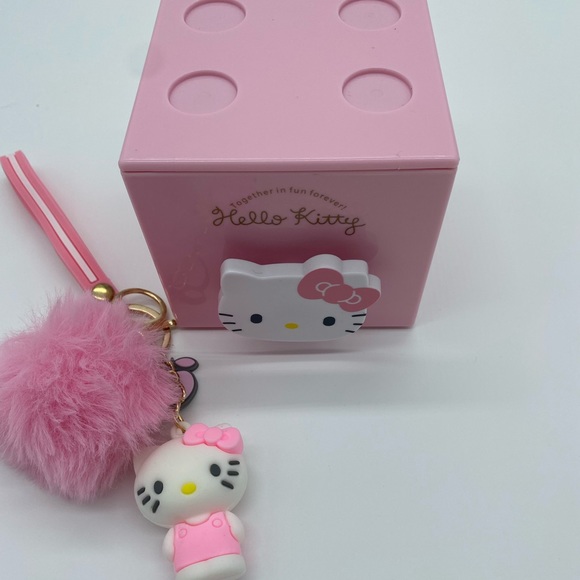 Hello Kitty Keychain & Storage box set - Picture 3 of 6